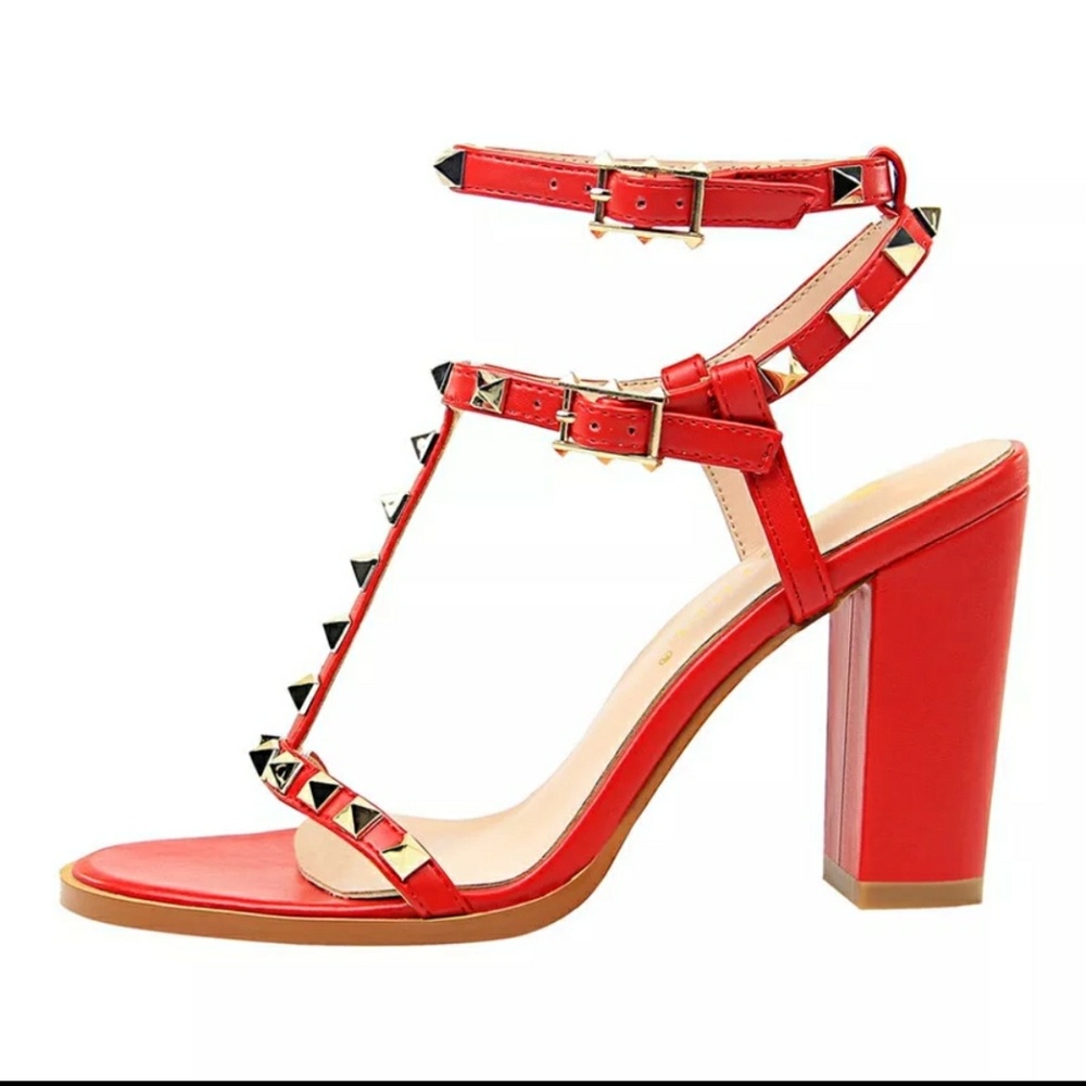Ladies sandals
